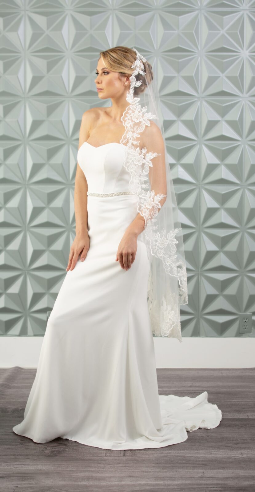 V585M - Maritzas Bridal Veils Inc