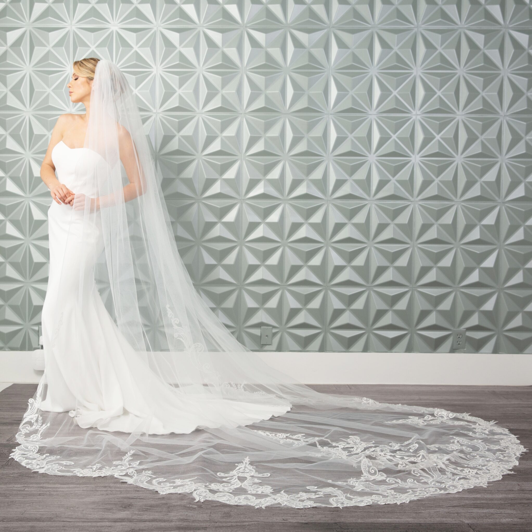 V714XX - Maritzas Bridal Veils Inc