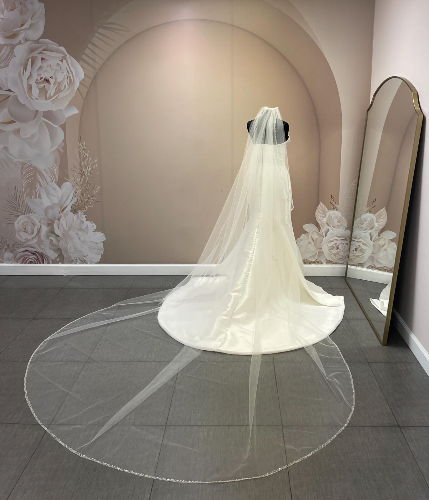 V726CX - Maritzas Bridal Veils Inc