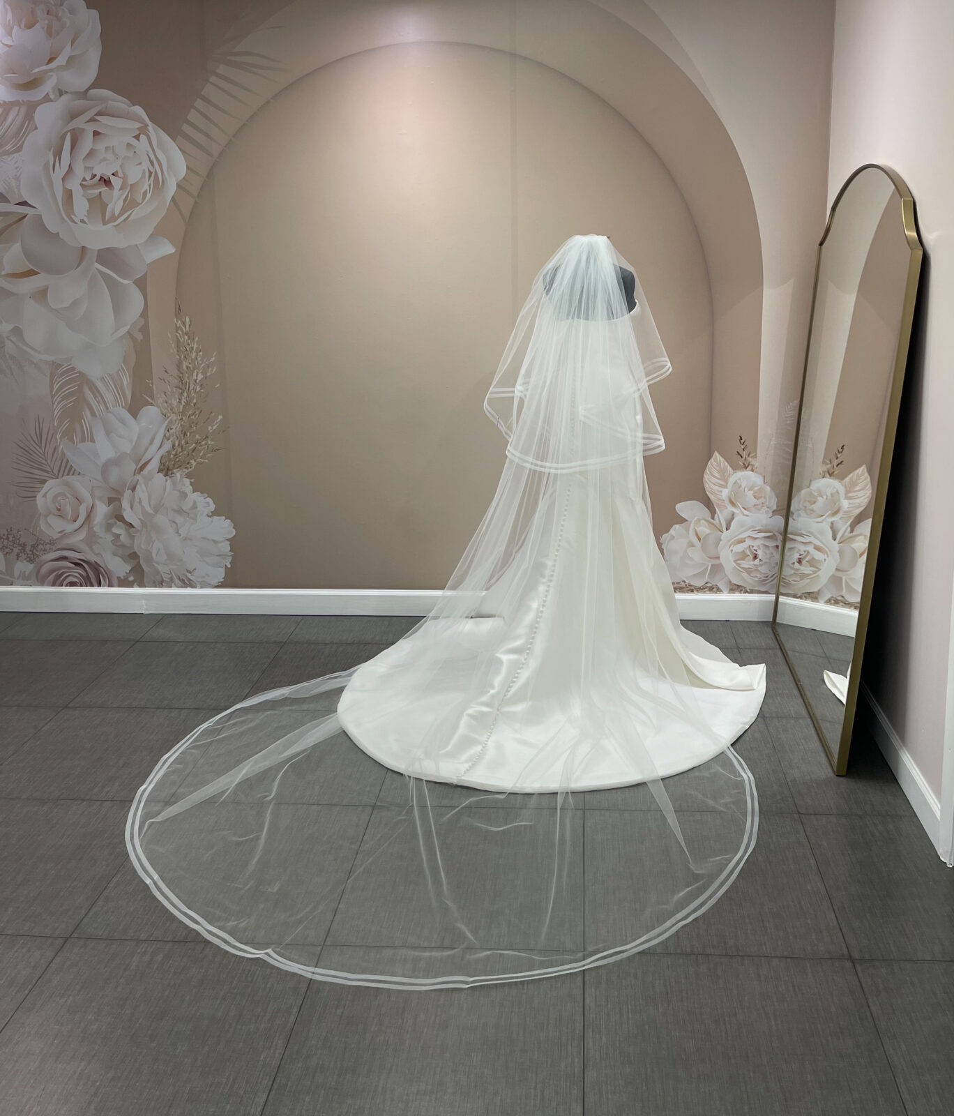 V739RX - Maritzas Bridal Veils Inc