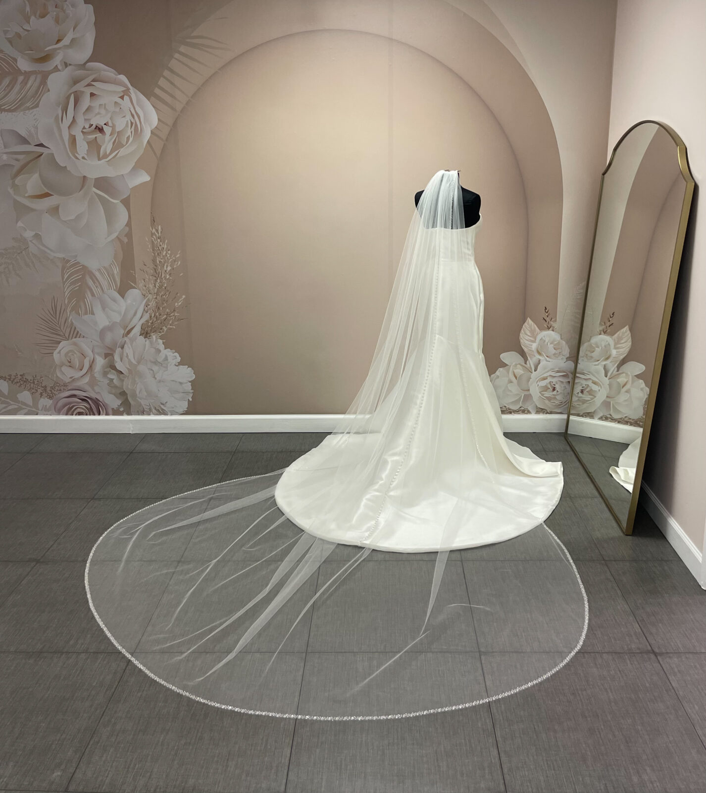 V744MX - Maritzas Bridal Veils Inc