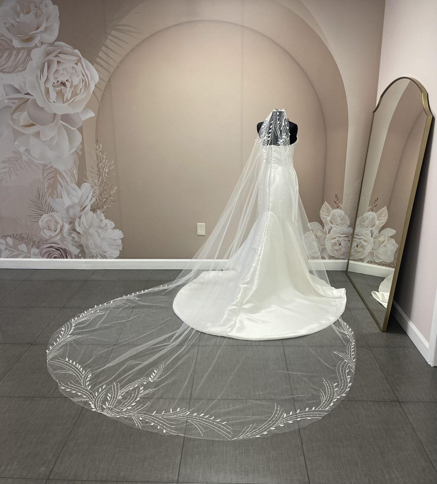 V744MX - Maritzas Bridal Veils Inc