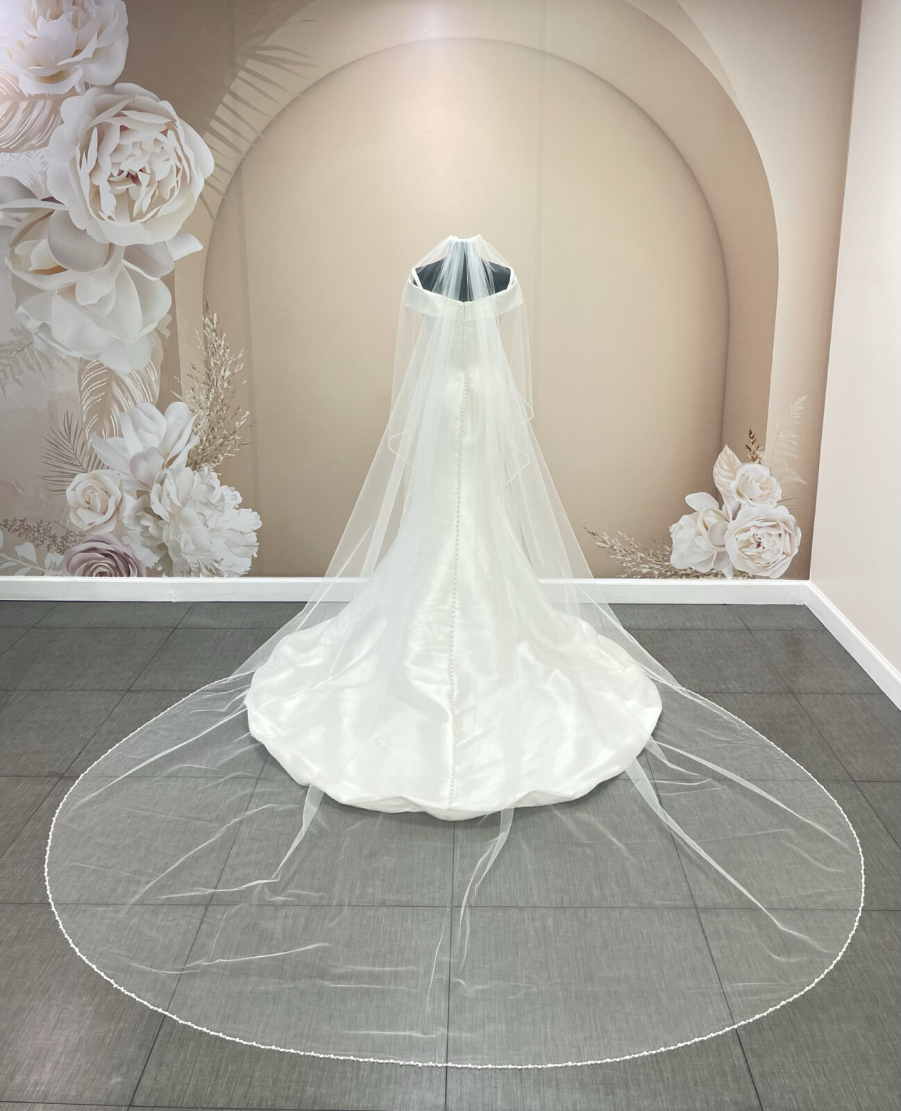 V724CX - Maritzas Bridal Veils Inc